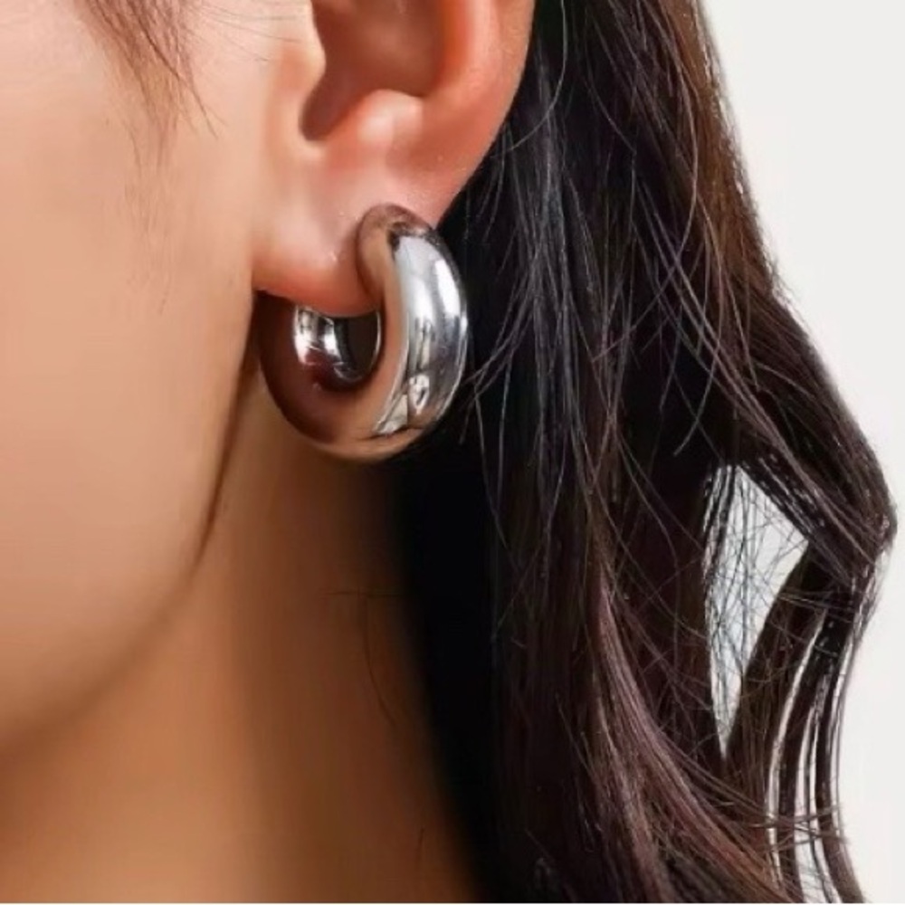 Big Balloon Classic Chunky Hoop Earrings - Silver